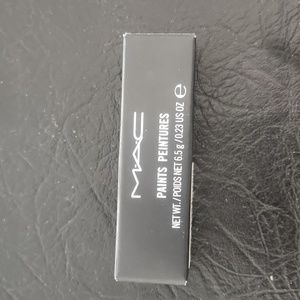 MAC paints in Graphito